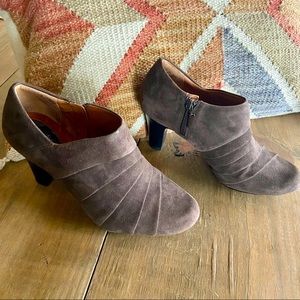 Clarks Artisan Heeled Booties Size 9 Chocolate Brown